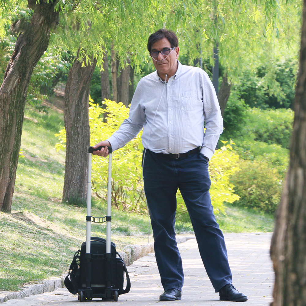 Portable 1-5L Adjustable Continuous Flow Oxygen Concentrator For 2 Hours Traveling POC-05