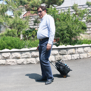 Portable 5L Adjustable Continuous Flow Oxygen Concentrator For On-The-Go Work POC-05